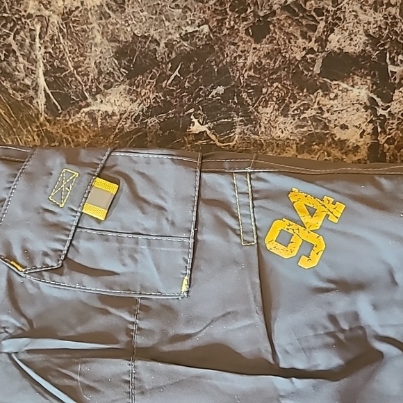 Old Navy boy's pants - Picture 4 of 6